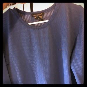 Nike sphere workout shirt